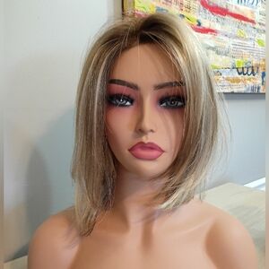 Short Layered Bob Wig in Ash Blonde